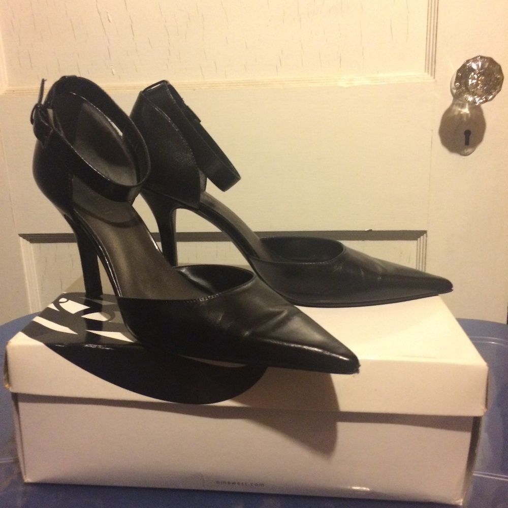 Nine West Leather Mary Jane Pumps Pointy Toe 9.5